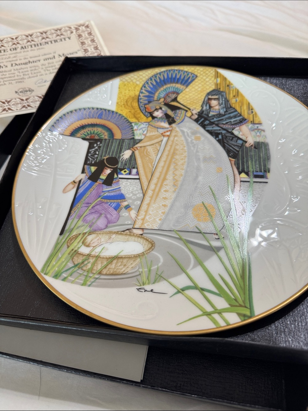 Elegant “The Pharoah’s Daughter and Moses”Knowles Limited Edition Plate in box
